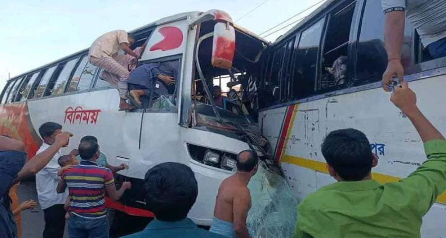 ঘাটাইলে দুই বাসের মুখোমুখি সংঘর্ষ, আহত ১০