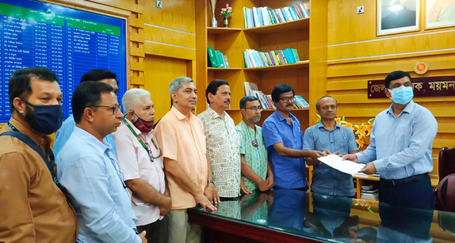 নারী ফুটবলারদের সংবর্ধনা অনুষ্ঠানে সাংবাদিকদের হেনস্থা, বিচার দাবি