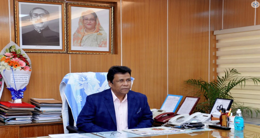 অবসরে গেলেন তথ্য সচিব মকবুল হোসেন