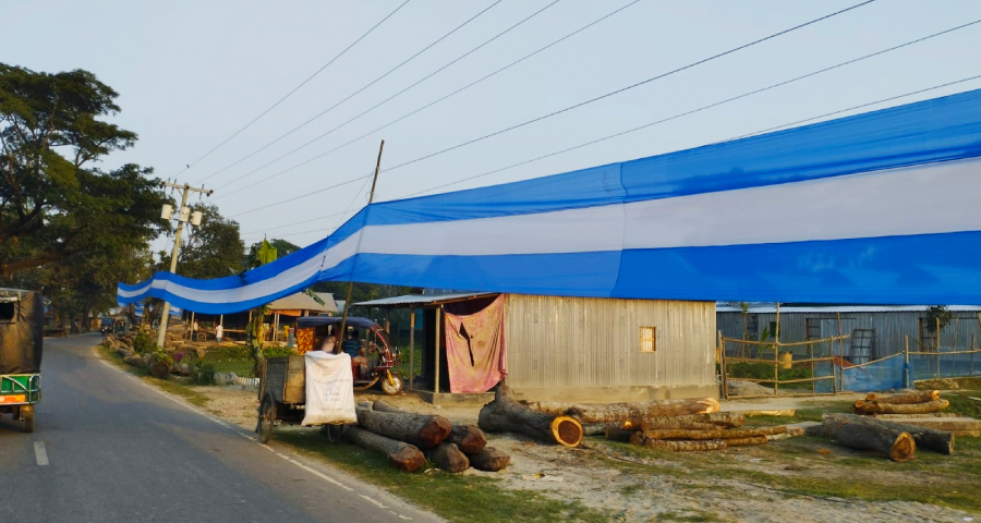 নান্দাইলের সড়কে ৩ হাজার ফুট লম্বা আর্জেন্টিনার পতাকা