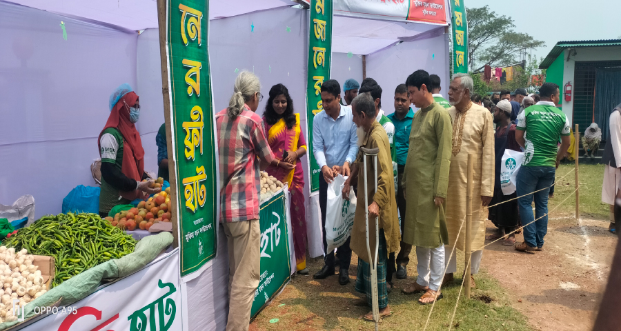 টাকা ছাড়াই ব্যাগ ভর্তি বাজার