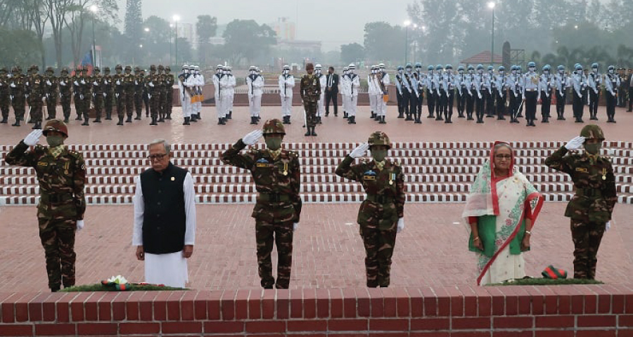 বীর শহীদদের প্রতি রাষ্ট্রপতি ও প্রধানমন্ত্রীর শ্রদ্ধা