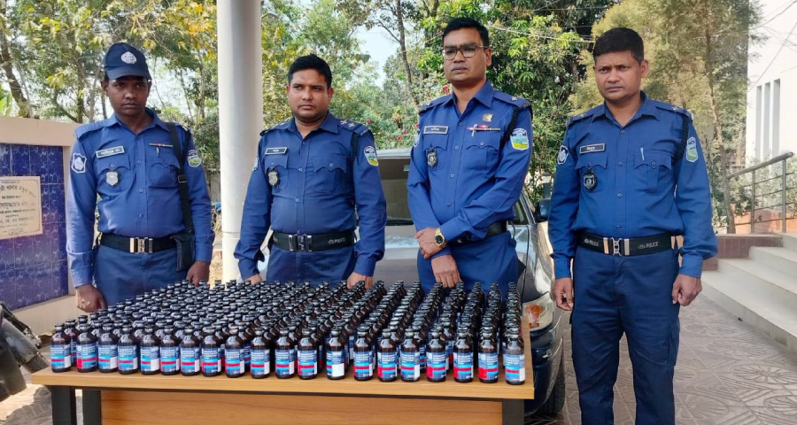 ঝিনাইগাতীতে ২৯৮ বোতল ফেনসিডিলসহ একটি প্রাইভেটকার আটক