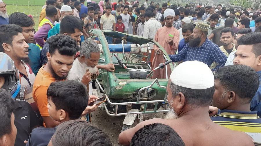 ভোলায় বাসের চাপায় অটোরিকশার তিন যাত্রী নিহত