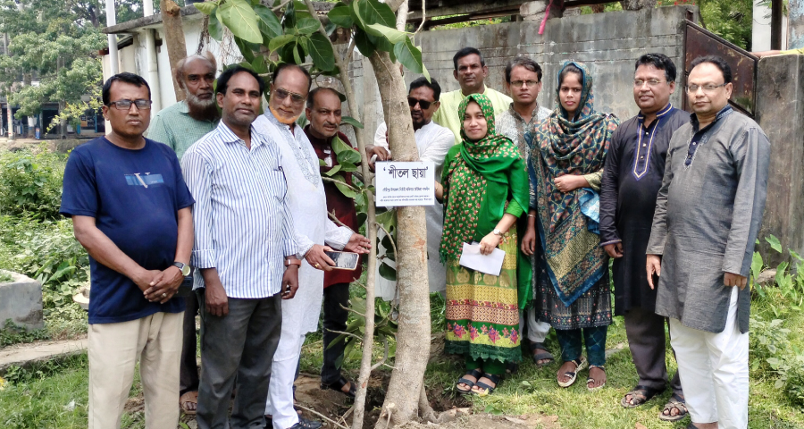 শহীদ হারুনের স্মরণে ‘শীতল ছায়া’ নামে বটবৃক্ষ রোপণ