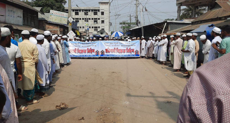 ঈশ্বরগঞ্জে হেযবুত তাওহীদ ও ইত্তেফাকুল উলামা সংঘর্ষে আহত ২০