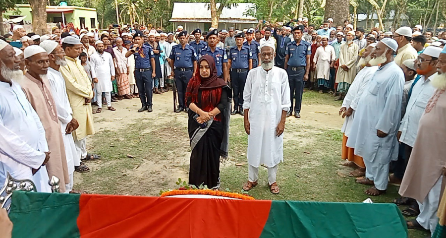 বীর মুক্তিযোদ্ধা ইদ্রিস আলী খানকে রাষ্ট্রীয় মর্যাদায় দাফন