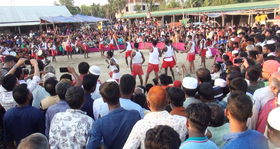 জামালপুরে গ্রামীণ ঐতিহ্য ও বিনোদনের অন্যতম মাধ্যম লাঠিবাড়ি খেলা অনুষ্ঠিত