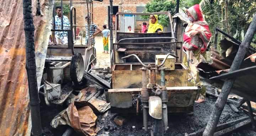 ঈশ্বরগঞ্জে বৈদ্যুতিক শর্টসার্কিটের আগুনে ঘর পুড়ে ছাই