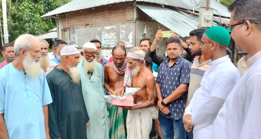 গৌরীপুরে সড়ক অনুমোদন হওয়ায় মিষ্টি বিতরণ