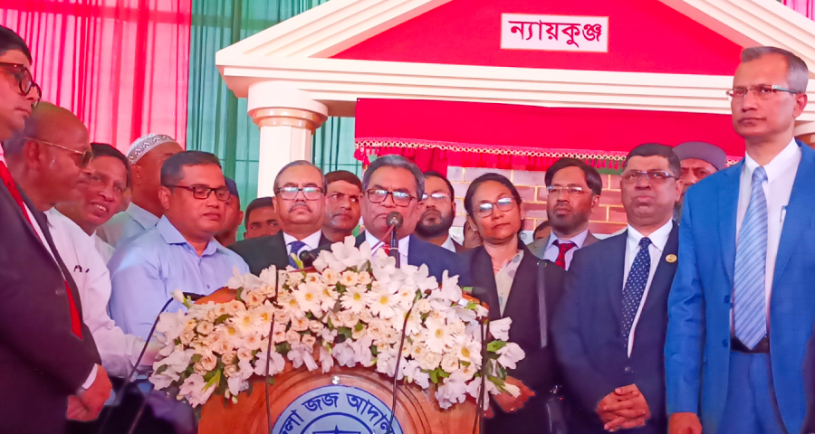 ‘মামলাজট কমাতে বিচারক-আইনজীবীদের কাঁধে কাঁধ মিলিয়ে কাজ করতে হবে’