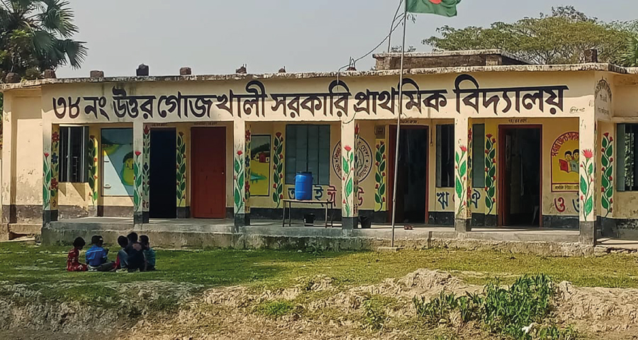 স্কুলে এসেও মারামারি করেন শিক্ষক দম্পতি, অবশেষে দুজনকেই বদলি