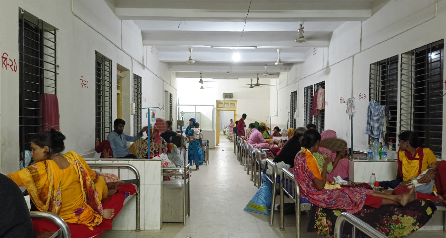 ঈশ্বরগঞ্জ স্বাস্থ্য কমপ্লেক্সে ফ্যান-লাইট অকেজো, রোগীদের দুর্ভোগ চরমে