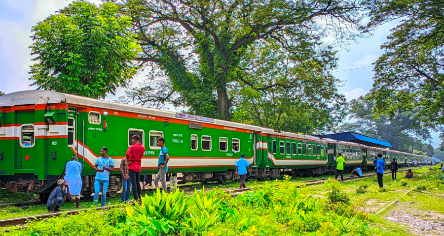 ১৪ ঘণ্টা পর ঢাকা-ময়মনসিংহ রুটে ট্রেন চলাচল স্বাভাবিক