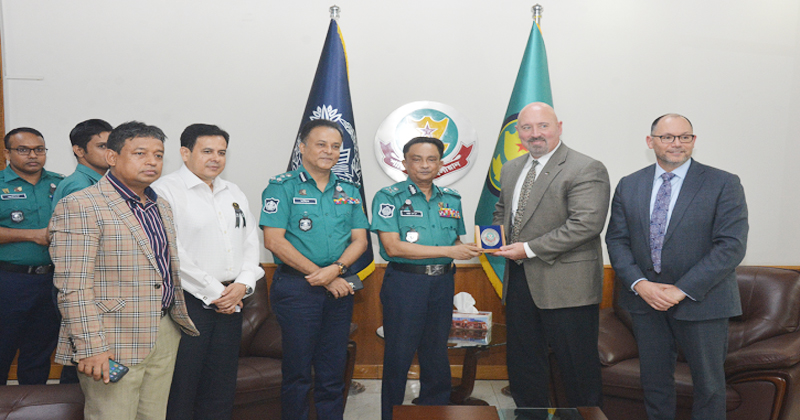 ডিএমপি কমিশনারের সঙ্গে পিটার হাসের বৈঠক