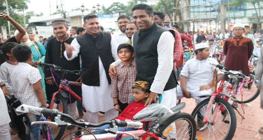 জামাতে নামাজ আদায় করে সাইকেল উপহার পেলো ১৭০ শিক্ষার্থী