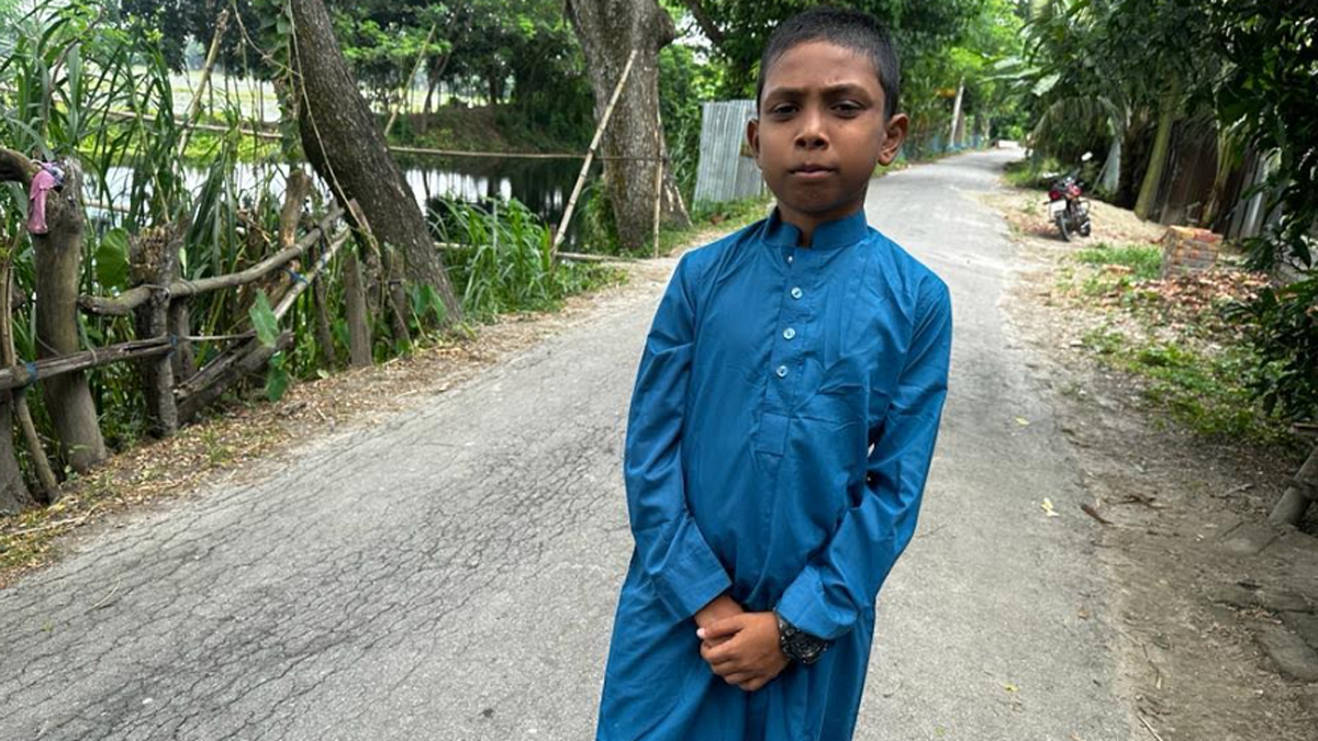 পাইলট হতে চায় বিমানে ওঠা সেই জুনায়েদ