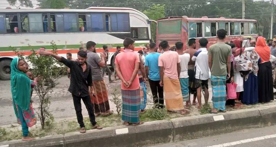 ময়মনসিংহের ত্রিশালে বাসের চাপায় ৪ জন গার্মেন্টস কর্মী নিহত, আহত ১০ জন