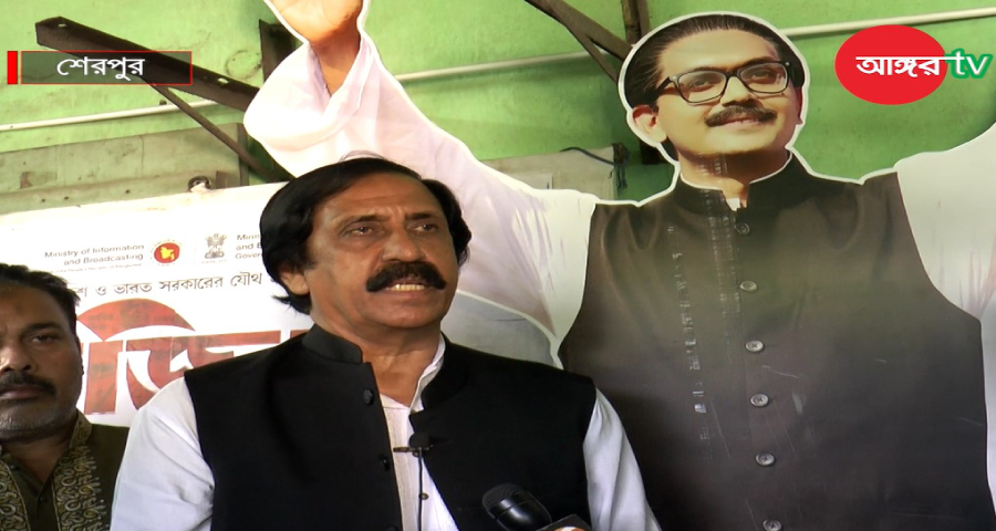 দলীয় নেতাকর্মী নিয়ে ‘মুজিব : একটি জাতির রূপকার’ দেখলেন হুইপ আতিক
