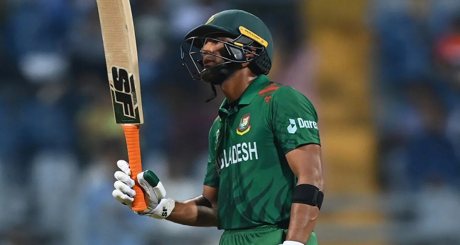 ব্যাটিং ব্যর্থতার দিনে লড়াকু রিয়াদের সেঞ্চুরি