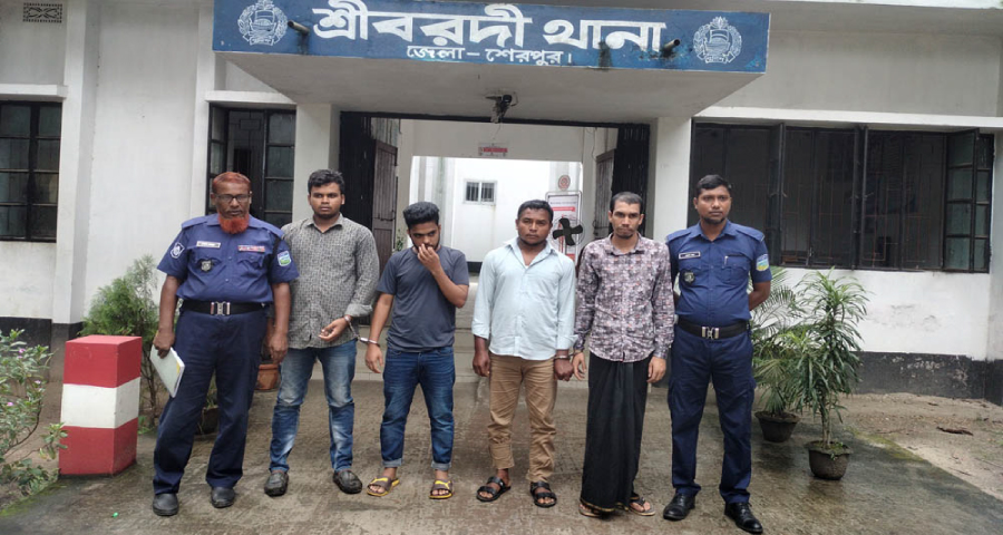 শেরপুরে তক্ষকসহ ৪ ব্যক্তি গ্রেপ্তার