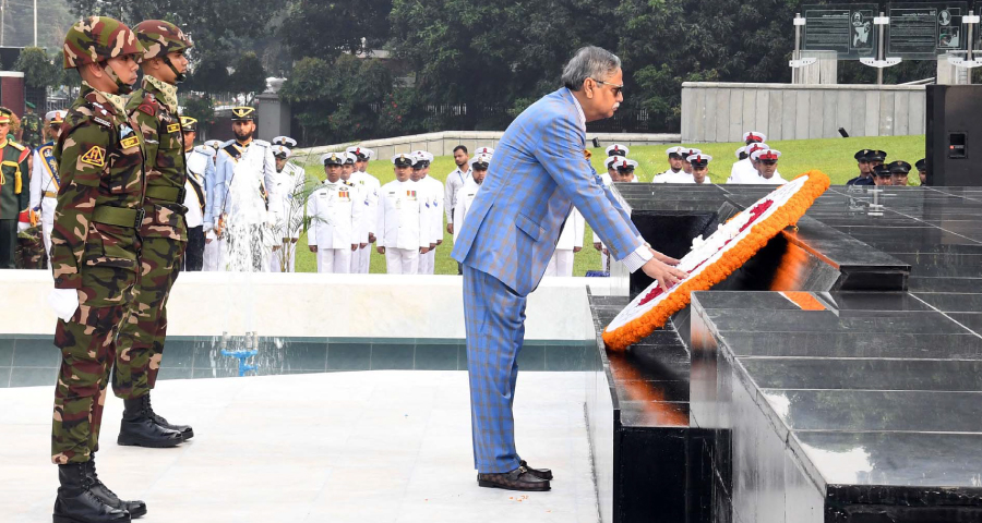 শিখা অনির্বাণে রাষ্ট্রপতির শ্রদ্ধা
