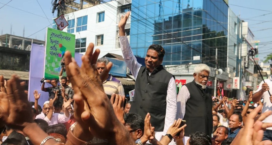 মেয়াদ শেষ হওয়ার চার দিন আগেই দায়িত্ব ছাড়লেন বরিশালের মেয়র সাদিক আবদুল্লাহ