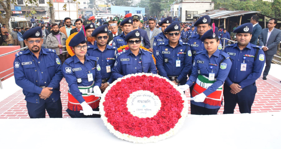 শেরপুরে শহীদ বুদ্ধিজীবী দিবসে জেলা পুলিশের শ্রদ্ধাঞ্জলি অর্পণ