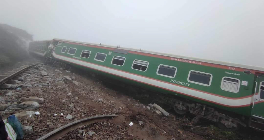 গাজীপুরে দুর্ঘটনা: বিকল্প পথে চলছে ট্রেন, ৩টির যাত্রা বাতিল
