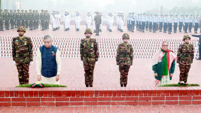 জাতীয় স্মৃতিসৌধে রাষ্ট্রপতি ও প্রধানমন্ত্রীর শ্রদ্ধা