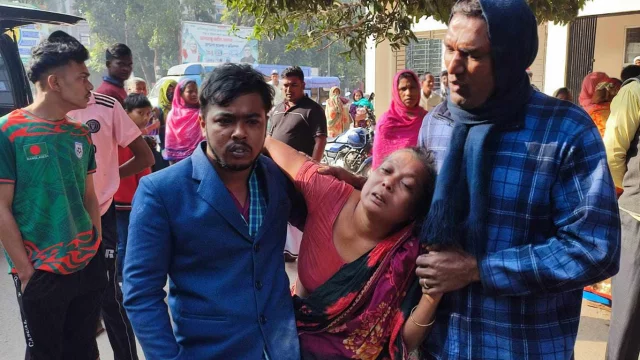 মানিকগঞ্জ জেলা প্রশাসকের কার্যালয়ে বেলুন ফোলাতে গিয়ে বিস্ফোরণ, নিহত ১