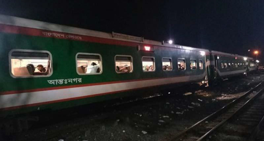 ব্রহ্মপুত্র এক্সপ্রেস ট্রেনের ইঞ্জিন রুমে আগুন