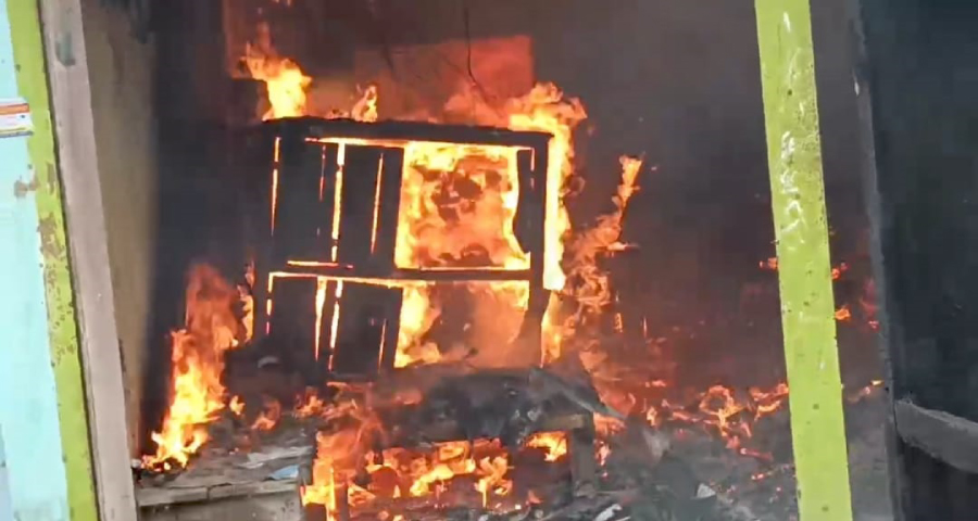 শ্যামগঞ্জে আগুনে পুড়ল দুই ব্যবসায়ীর ঘর