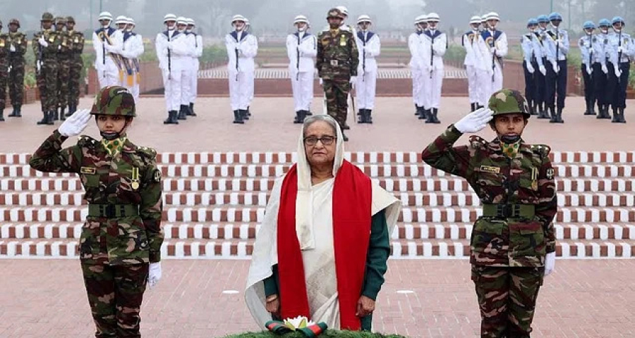 স্মৃতিসৌধে শহীদদের প্রতি শ্রদ্ধা জানালেন প্রধানমন্ত্রী ও মন্ত্রিসভার সদস্যরা