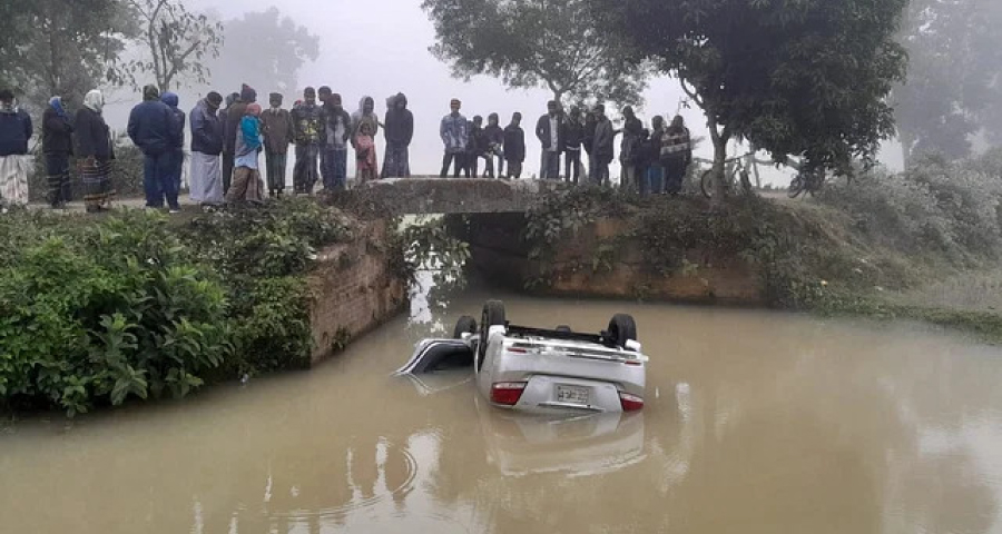 ৩ দিন আগে কেনা গাড়ি উল্টে খালে পড়ে মালিক নিহত, চালক হাসপাতালে