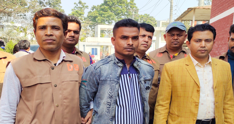 নৌবাহিনীর সদস্য পরিচয়ে ১৩ বিয়ে, অর্ধ কোটি টাকা আত্মসাৎ