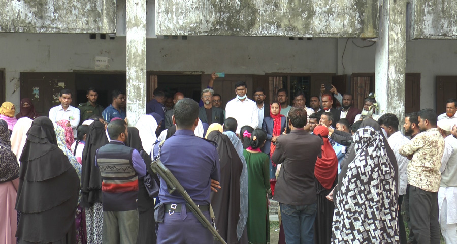 শেরপুরে পরীক্ষা কেন্দ্রে এসএসসি পরীক্ষার্থীদের বিক্ষোভ, দুই শিক্ষককে অব্যাহতি
