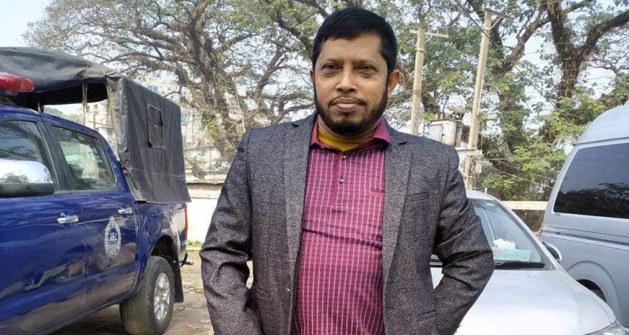 ভালুকায় মাইক্রোবাস খাদে পড়ে কোতোয়ালী থানার এসআই নিহত