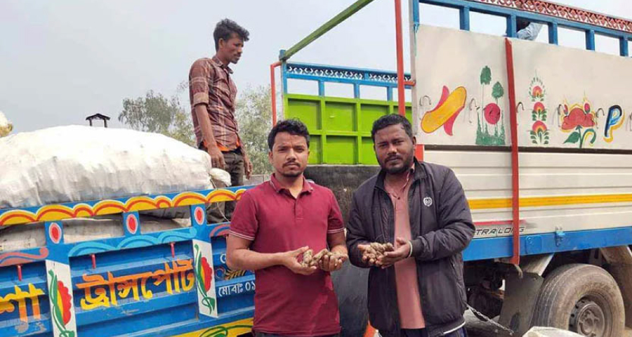 নাকুগাঁও স্থলবন্দর দিয়ে প্রথমবারের মতো ভারত থেকে এলো ২ টন আদা