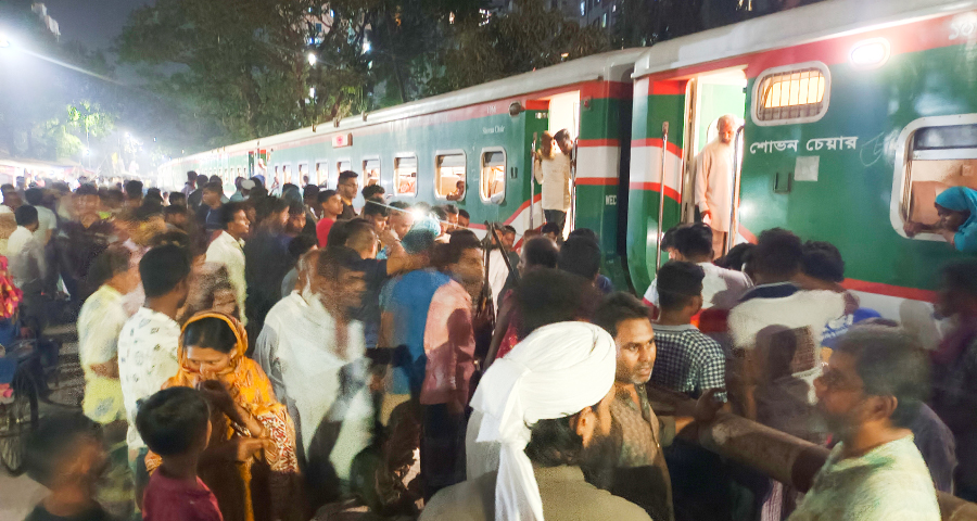 বিয়ের আনন্দ রূপ নিল বিষাদে, রেললাইনে ঝরল চাচা-ভাতিজির প্রাণ