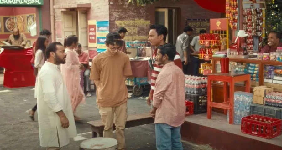 সেই বিজ্ঞাপন সরিয়ে নিল কোকাকোলা