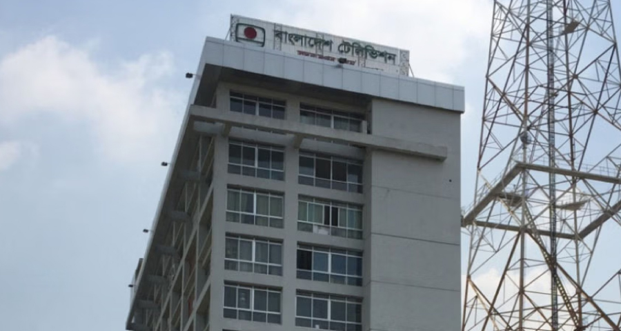 আগুনের পর বন্ধ হয়ে গেল বিটিভির সম্প্রচার