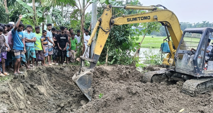 নিখোঁজ যুবকের সন্ধানে খোঁড়া হল মাটি, মেলেনি সন্ধান