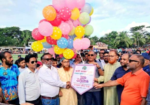 বোরহানউদ্দিনে ফুটবল টুর্নামেন্টের উদ্বোধন