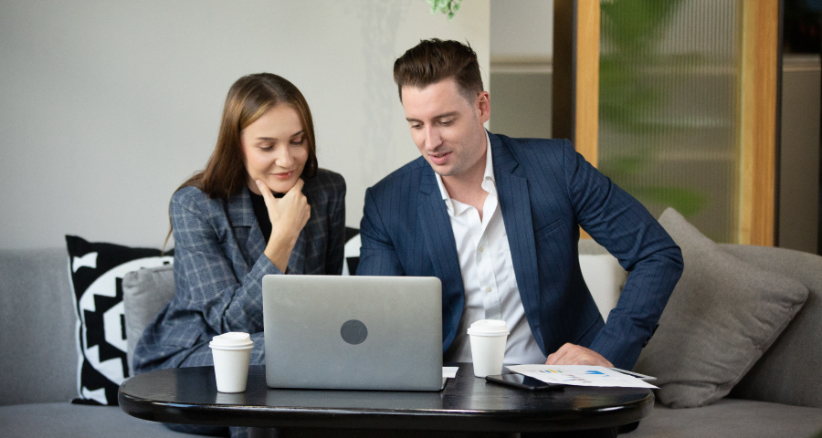 চাকরি ছেড়ে স্বামীর কোম্পানির অর্ধেক মালিকানা পেলেন স্ত্রী