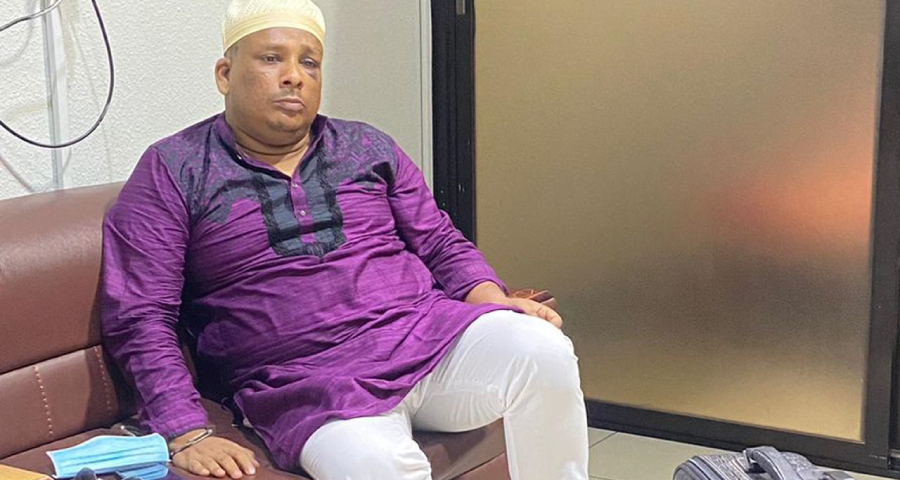 পালাতে গিয়ে চট্টগ্রাম বিমানবন্দরে আটক স্বেচ্ছাসেবক লীগ নেতা