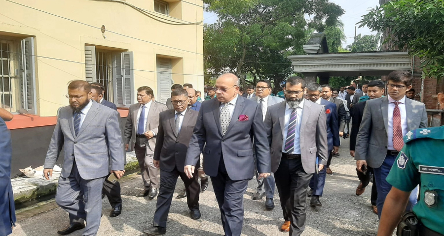 বরিশালের আদালত পরিদর্শনে প্রধান বিচারপতি