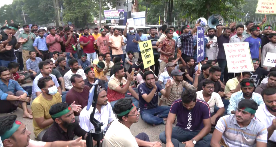 সরকারি চাকরিতে প্রবেশের সর্বোচ্চ বয়সসীমা ৩২ করার সিদ্ধান্ত