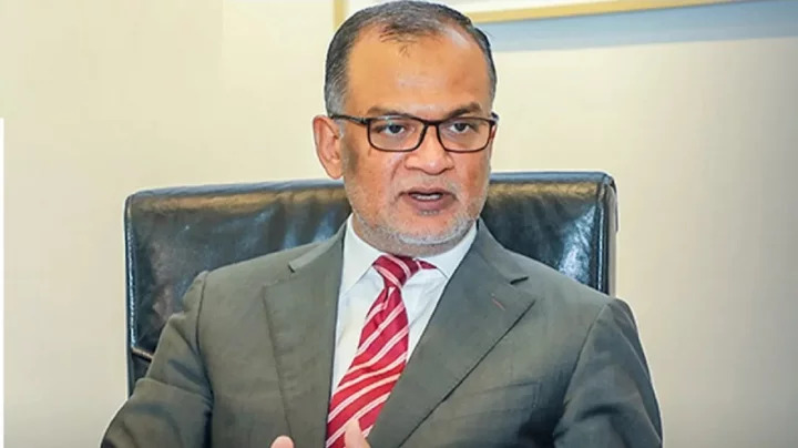 ব্যাংকে কোনো ডলার সংকট নেই : বাণিজ্য উপদেষ্টা