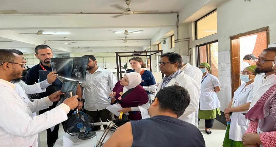 ছাত্র আন্দোলনে আহতদের চিকিৎসায় বাংলাদেশে যুক্তরাজ্য চিকিৎসক টিম